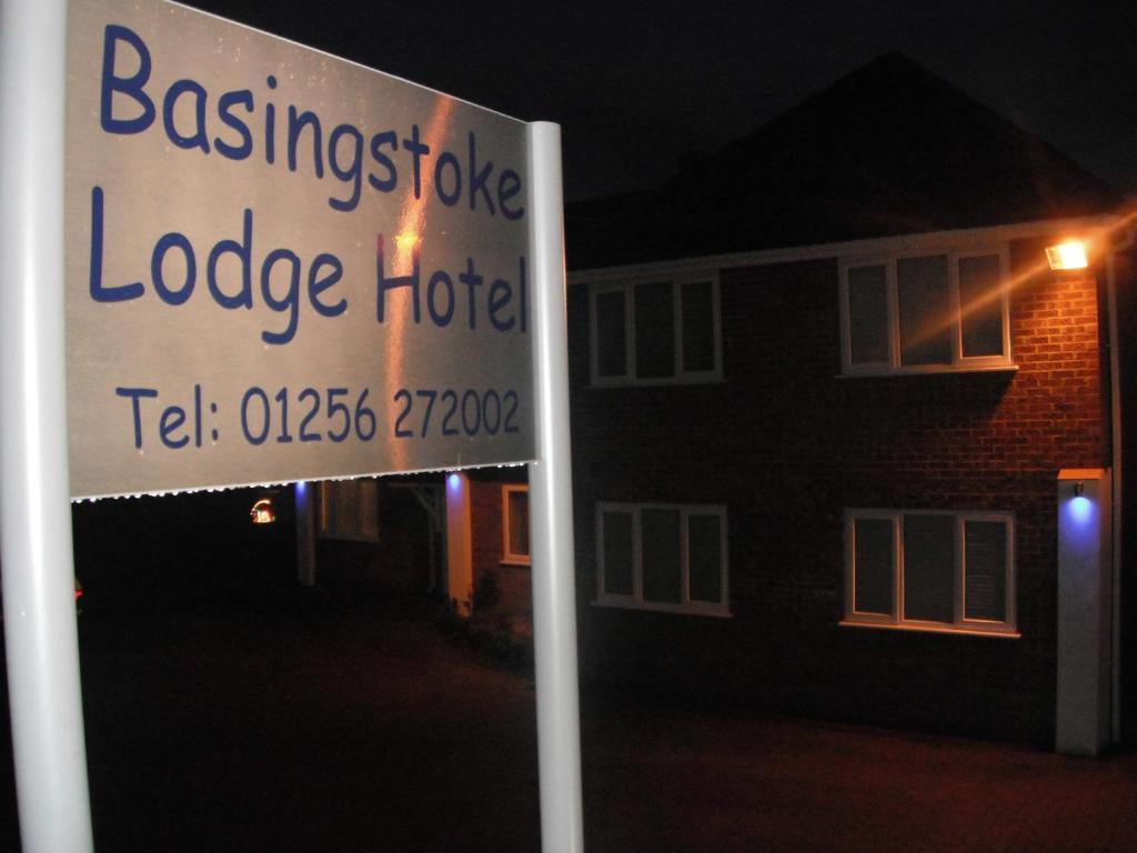 Basingstoke Lodge Екстериор снимка
